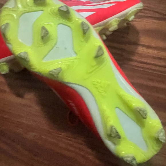 Kids soccer cleats. - Picture 4 of 4